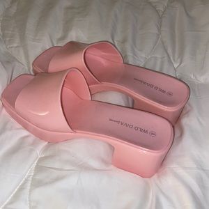 Plastic pink sandals with heel